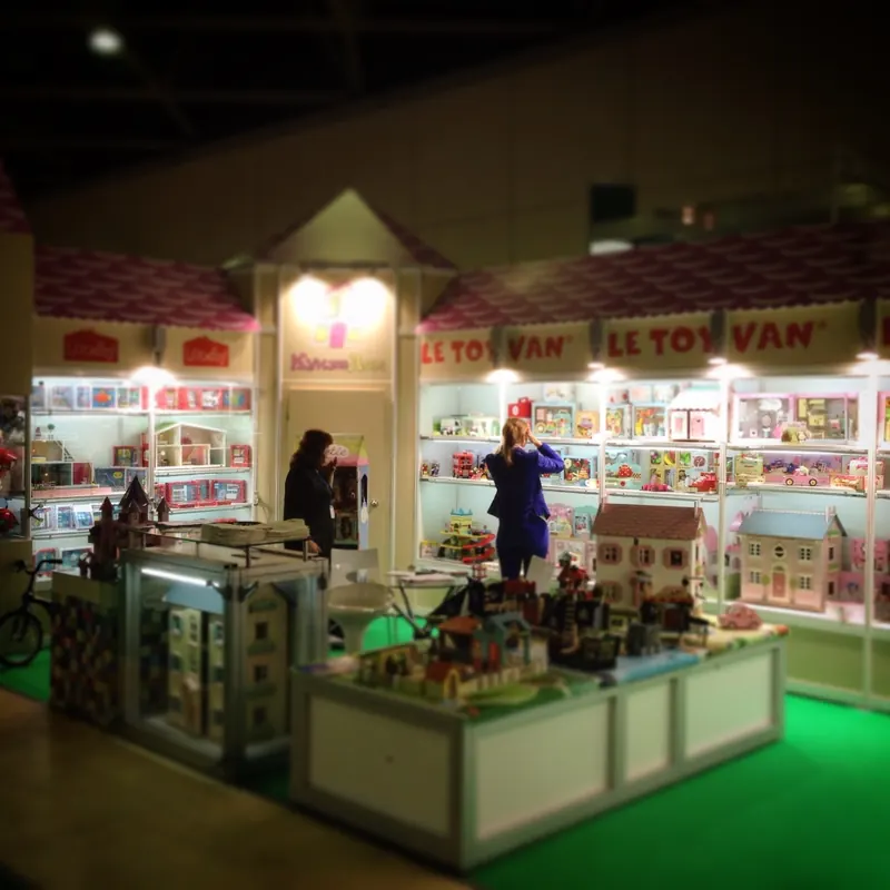 Выставочный стенд КуклаДом с кукольными домиками Le Toy Van